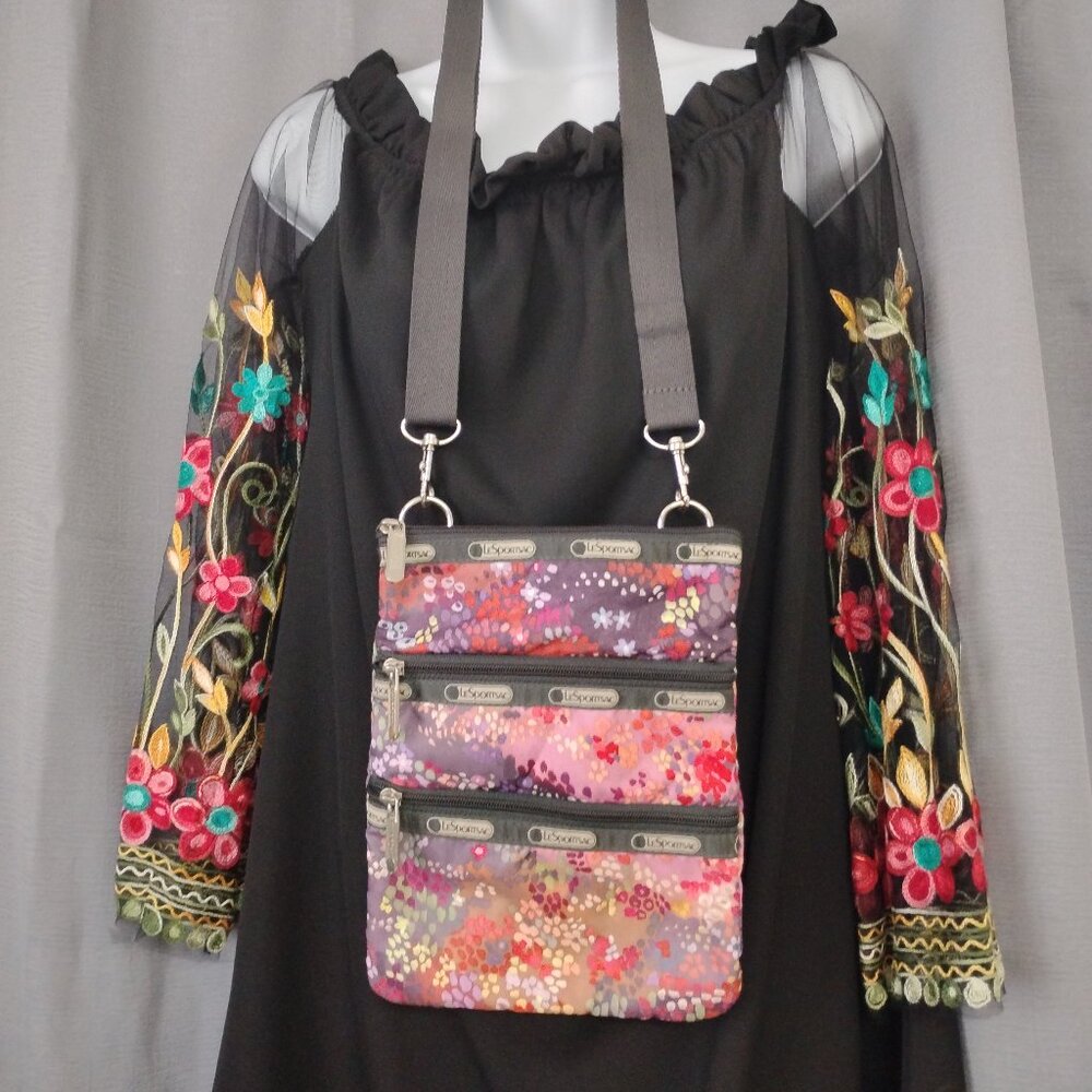 ❤️New LESPORTSAC Floral 3 Compartment Crossbody Purse